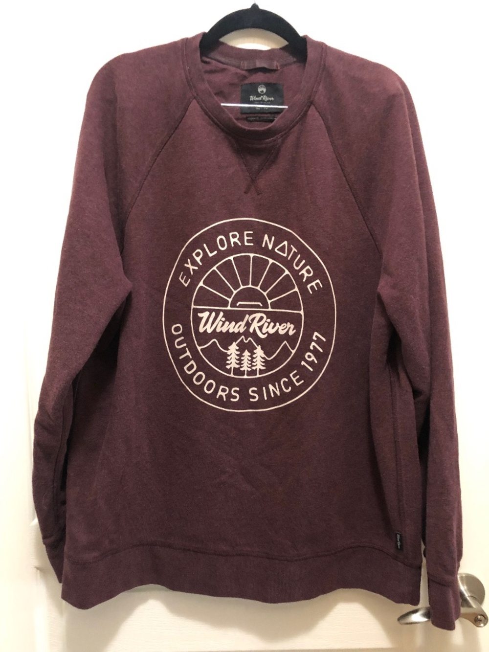 Wind River XL sweatshirt wine logo explore nature 1977